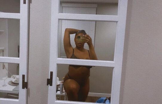 Full leaked Candyluxxx private onlyfans photo