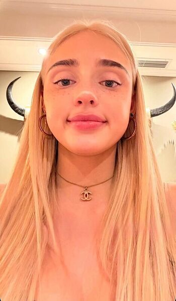 Full leaked Honeypuu private onlyfans photo