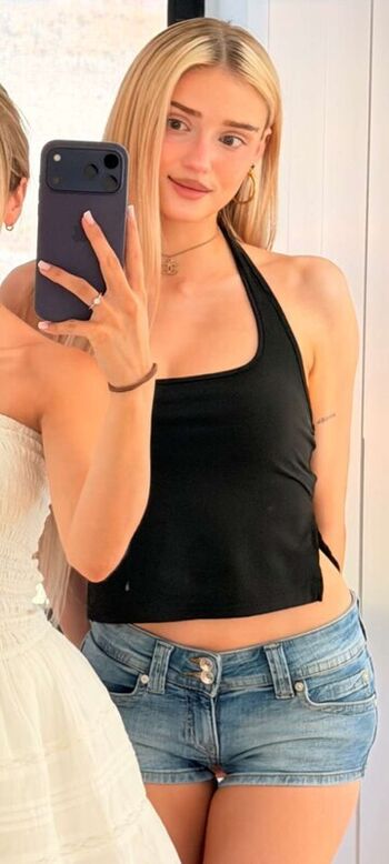 Full leaked Honeypuu private onlyfans photo