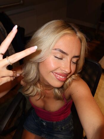 Full leaked Huhnelly private onlyfans photo