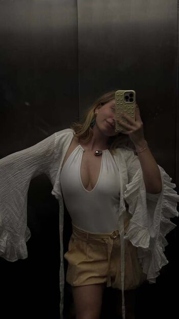 Full leaked Iamcarlavoicu page private onlyfans photo