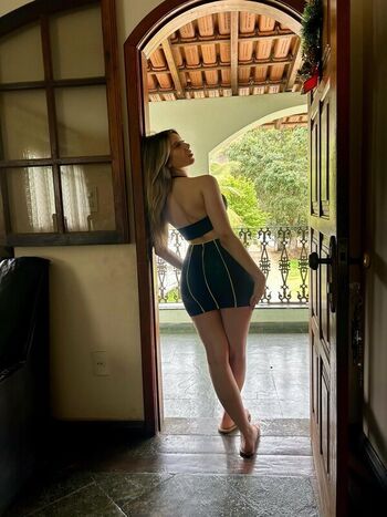 Full leaked Laramellos private onlyfans photo