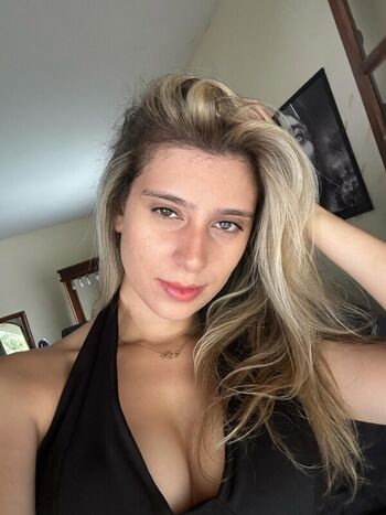 Full leaked Laramellos private onlyfans photo