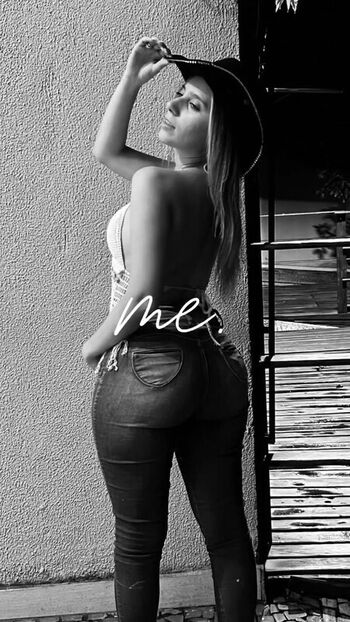 Full leaked Laramellos private onlyfans photo