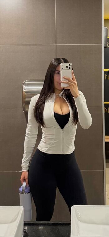 Full leaked Lauraav private onlyfans photo