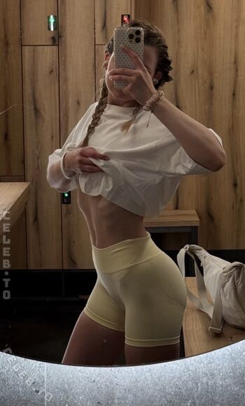 Full leaked Lea peach  page private onlyfans photo