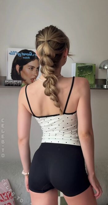 Full leaked Lea peach private onlyfans photo