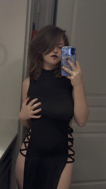 Full leaked Makomommyvt private onlyfans photo