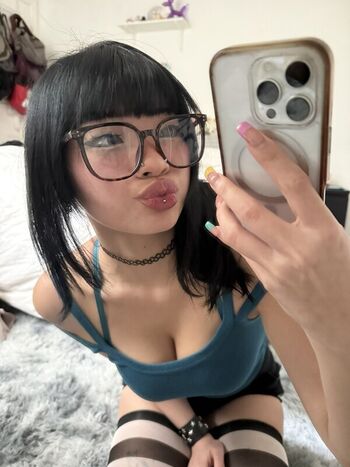 Full leaked Ruinedbymiki private onlyfans photo