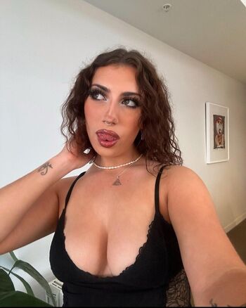 Full leaked Viennaveraa private onlyfans photo