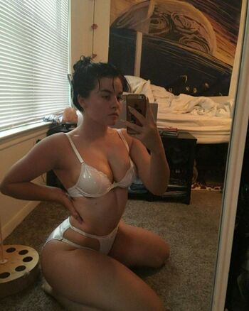 Full leaked Alinamour/ private onlyfans photo